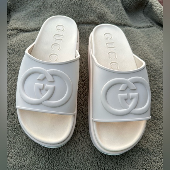 Gucci WOMEN'S SLIDE SANDAL WITH INTERLOCKING G, size 43 Gently worn! - Picture 1 of 9